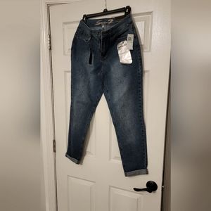 7 for All Mankind Vintage Mom jean size 4